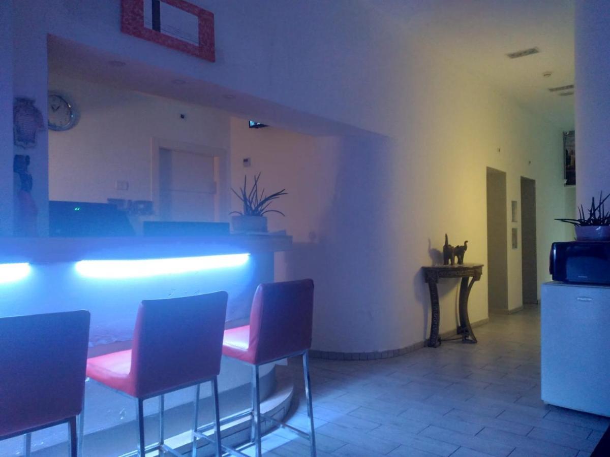 Superior Motel ハイファ エクステリア 写真